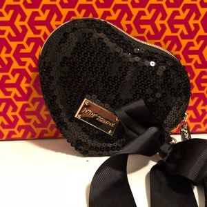 💝 Precious Betsey Johnson Sequin Heart Wristlet💝
